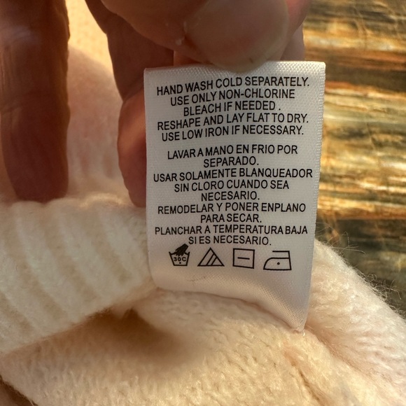 Vince Camuto Cream and Pink Heart Sweater with Pearl Detail Size Large. - Picture 15 of 15